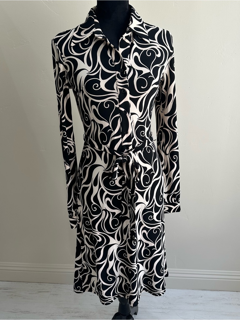 Tempo Paris Black & Cream Swirl Long-Sleeve Shirt Dress with Tie Waist, size Sm